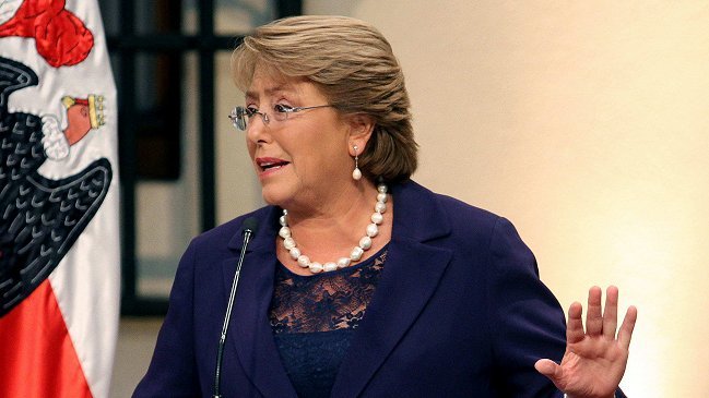 Bachelet evitó comentar acusaciones contra Piñera en el 