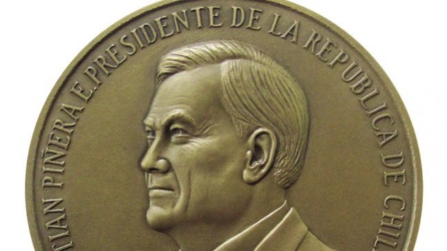 Medalla conmemorativa de Sebastián Piñera ya se encuentra a la venta