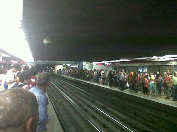 Hombre armado amenazó a conductora del Metro de Santiago