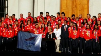  Bachelet recibió a medallistas chilenos  