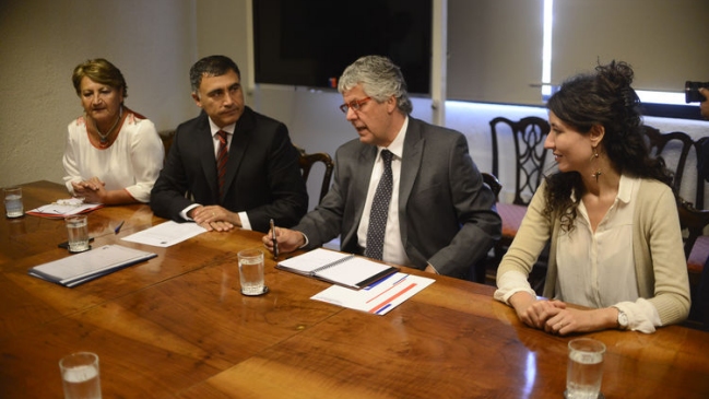 Nicolás Eyzaguirre: La desmunicipalización será gradual