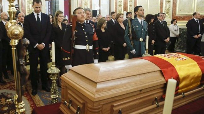 Miles de españoles rinden homenaje y se despiden de Adolfo Suárez