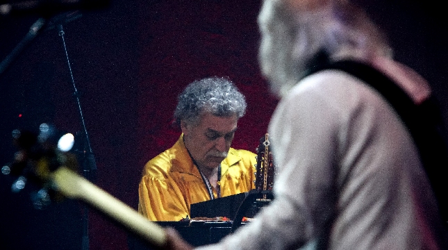 Los Jaivas donó su libro 