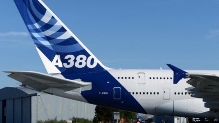 Avión de pasajeros más grande del mundo sobrevolará Santiago este jueves