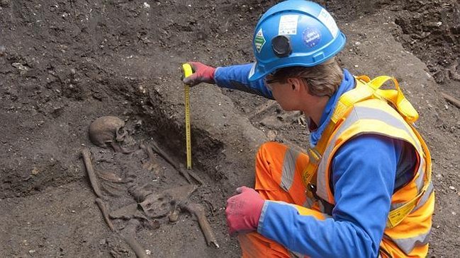 Fosa hallada en Londres tiene rastros de peste negra