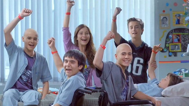 Esta noche se estrena la versión chilena de “Pulseras rojas”