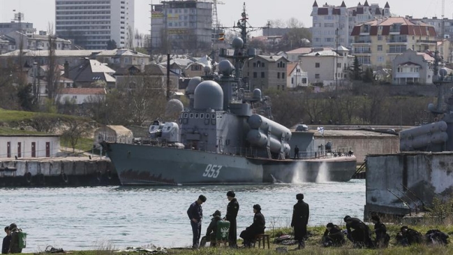 Ucrania anunció plan de retirada de su flota, aviones y armamento de Crimea