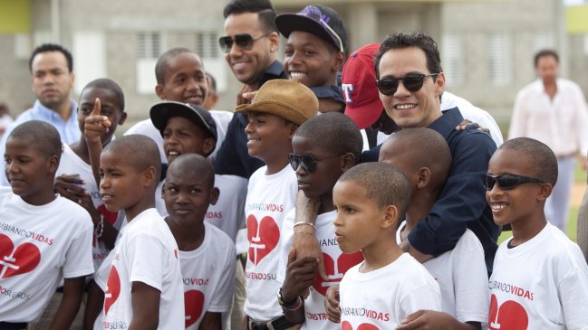 Marc Anthony inaugura orfanato en R.Dominicana junto a Romeo Santos