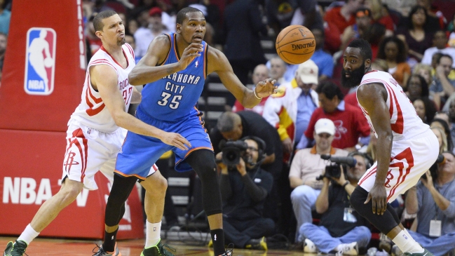 Houston Rockets aseguró su paso a la fase final de la NBA tras vencer a los Thunder