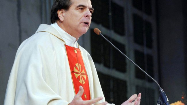 Sacerdote Felipe Berríos regresará a Chile en junio