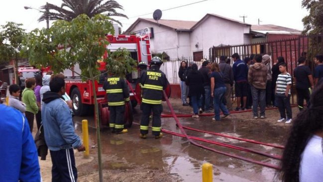Incendio en Maipú deja al menos tres fallecidos