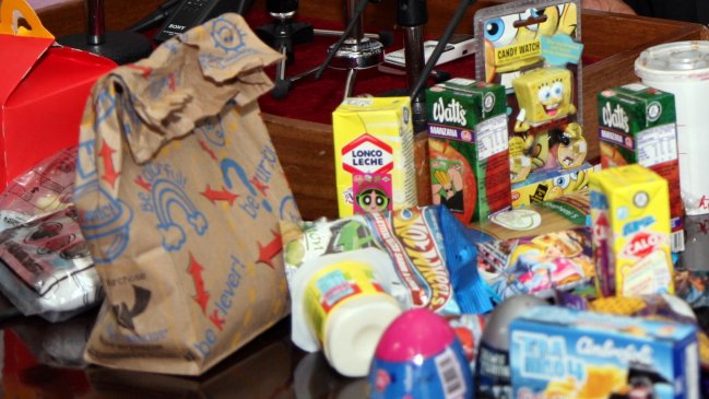 Senadores plantearon prohibir venta de golosinas cerca de cajas registradoras