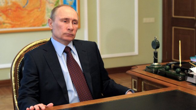 El 77 por ciento de los rusos que tienen decidido su voto elegiría a Putin, según sondeo