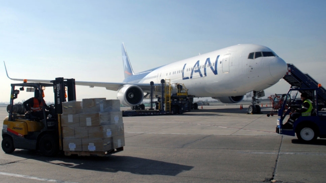 Rayo cayó sobre un avión LAN en Buenos Aires