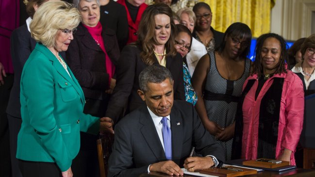 Obama aprobó decreto para igualar salarios de las mujeres