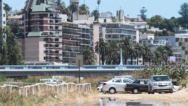 Hombre murió al caer de madrugada al Estero Marga Marga