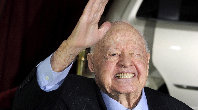 Mickey Rooney dejó 10 millones de herencia a una familia enfrentada