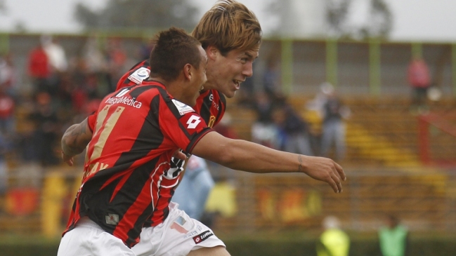 Rangers venció sobre la hora a Iquique y se mantuvo en la lucha por no descender
