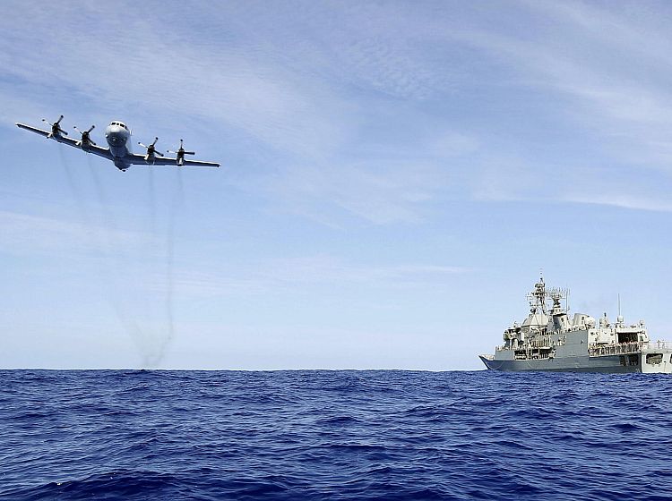 Continúa búsqueda de avión desaparecido sin señales de las cajas negras