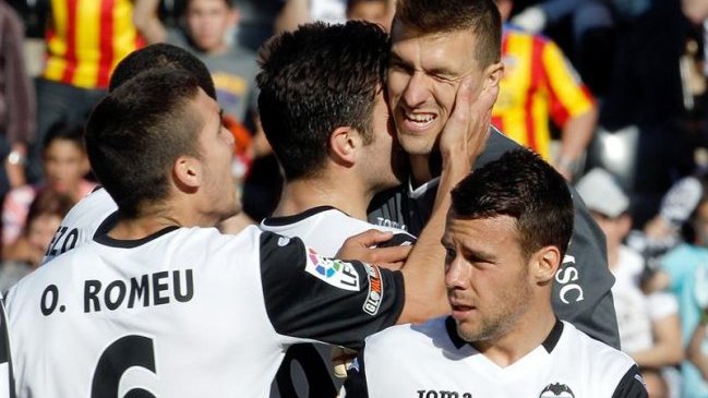 Eduardo Vargas participó en victoria de Valencia sobre Elche