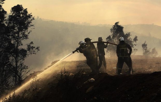 Promotora ONU: Chile debe profesionalizar a los bomberos