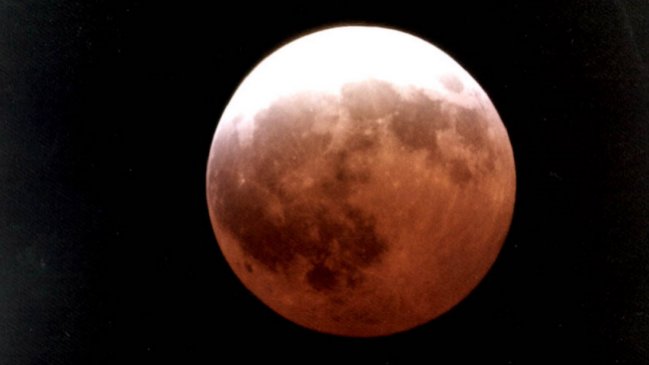 ¿Cómo seguir el eclipse de Luna de esta noche?