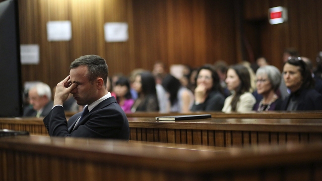 Pistorius terminó su testimonio con mensaje de amor de su novia