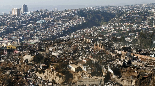 VTR, Movistar y Entel entregan apoyo a clientes damnificados de Valparaíso