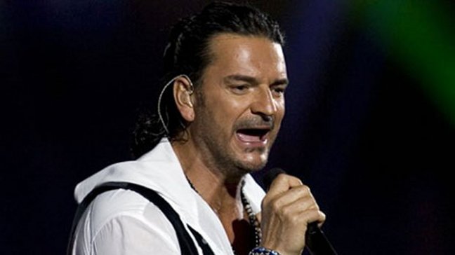 Ricardo Arjona creó red social para sus fanáticas