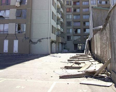 Propietarios de edificio siniestrado el 27-F acordaron millonario acuerdo