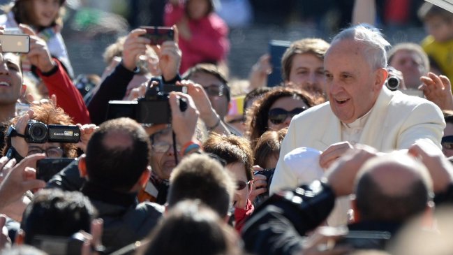 Limosnero del Vaticano repartió dinero a mendigos