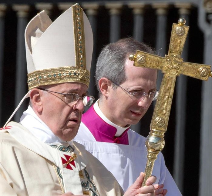 Papa Francisco invocó la paz mundial en tradicional bendición 