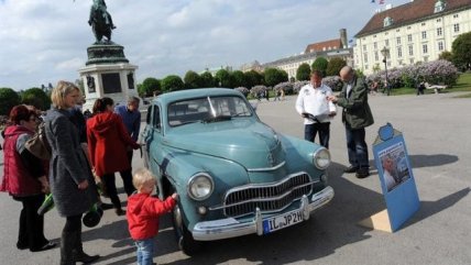   Austríaco viaja al Vaticano en antiguo automóvil de Karol Wojtyla 