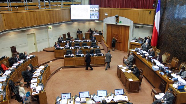 Senado discute este martes voto de chilenos en el exterior
