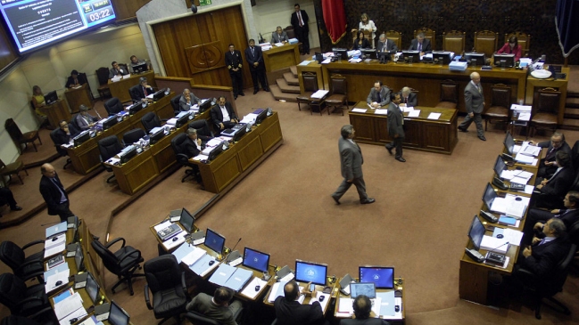 Así votaron los senadores por sufragio de chilenos en el extranjero