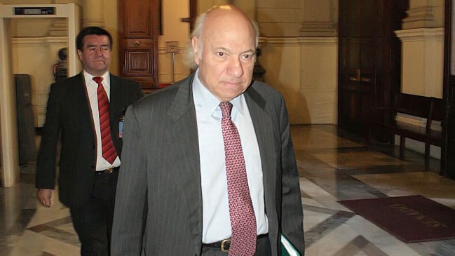 Ex presidente del Banco Central asumió en Santander Chile