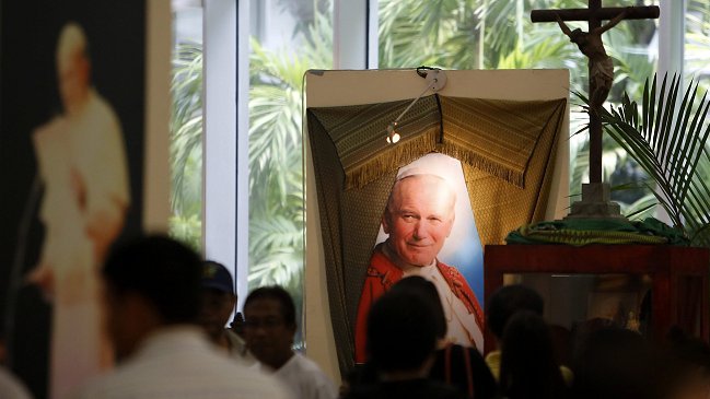 Los cristianos que se oponen a Juan Pablo II santo  
