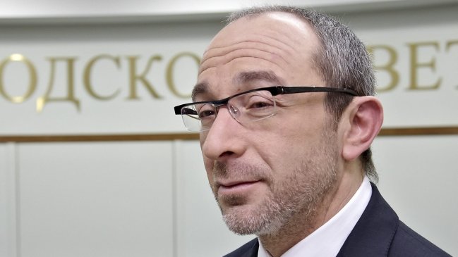 Alcalde ucraniano fue baleado en la espalda cuando se bañaba