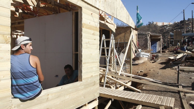 Valparaíso: Más de 500 viviendas de emergencia se han instalado en cerros siniestrados