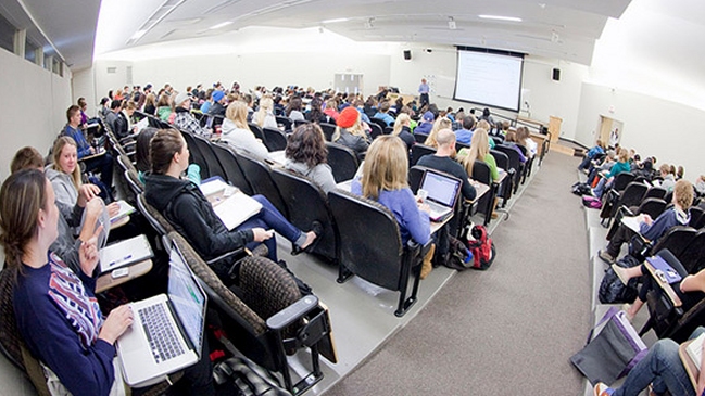 Miles de universitarios canadienses se prostituyen para pagar sus estudios