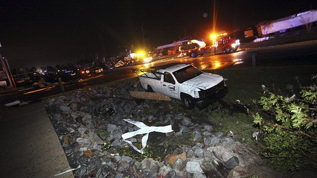 Suben a 20 los muertos por tornados en Estados Unidos