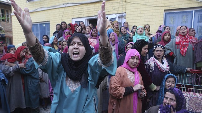 Mujer india denunció haber sido violada en su casa por ocho hombres