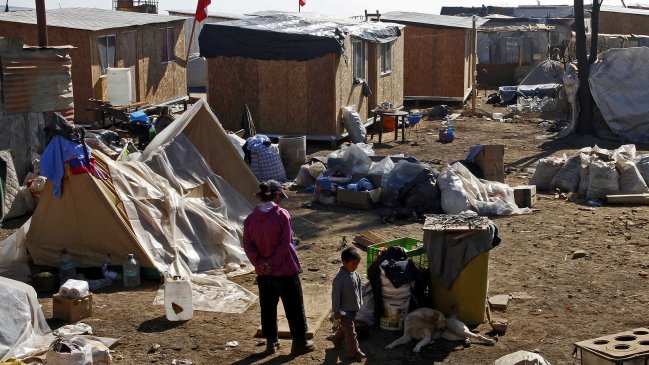 Damnificados de Valparaíso se preparan para enfrentar lluvias este fin de semana