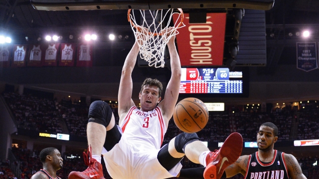 Houston Rockets se mantuvo con vida en la serie ante Portland Trail Blazers