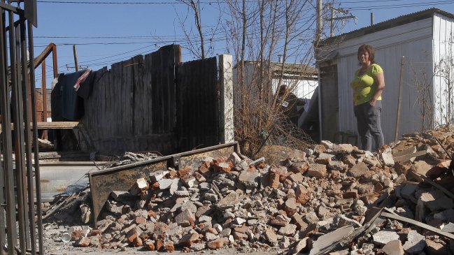 Intendente de Valparaíso: Es imposible reconstruir 3.500 casas en dos semanas