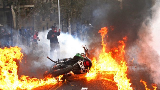 Intendencia presentó querellas por ataques a Carabineros y desórdenes públicos