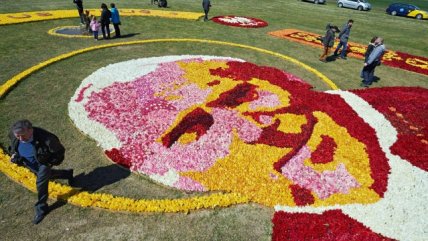   Crean la imagen de Juan Pablo II con un millón de tulipanes 