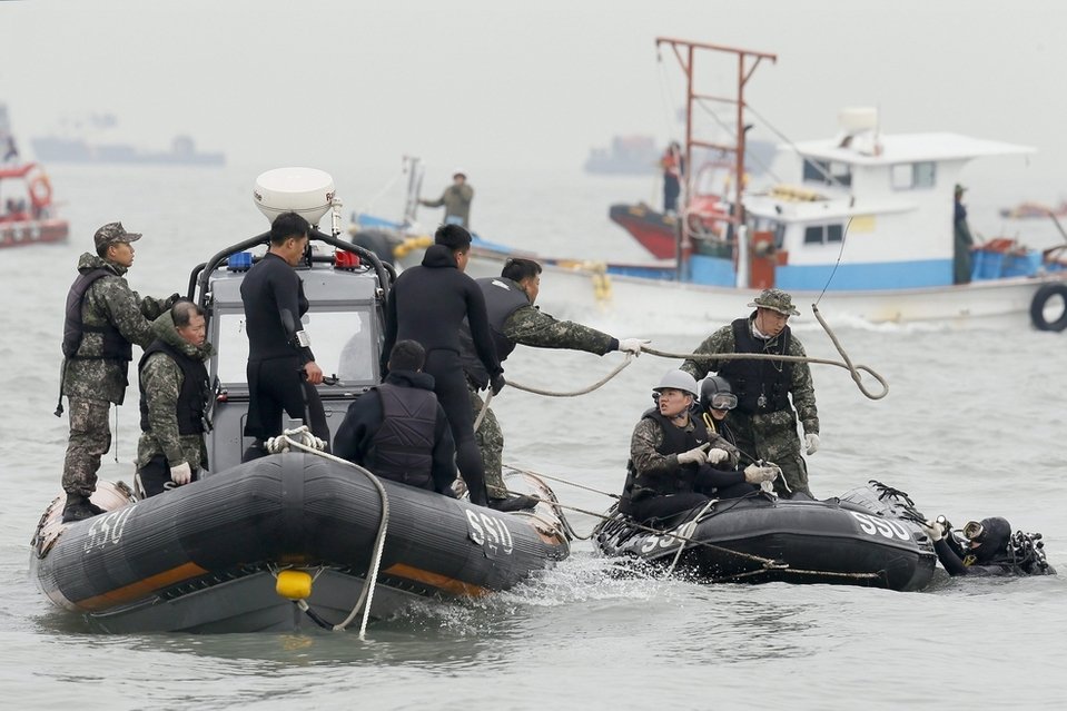 Corea del Sur: Suben a 242 las víctimas del hundimiento del ferry