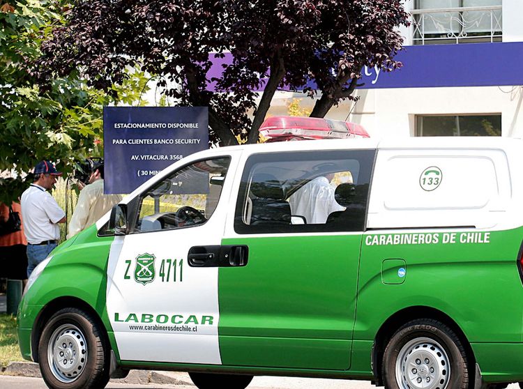 Asaltantes dejaron caer dos millones de pesos en huida desde sucursal bancaria