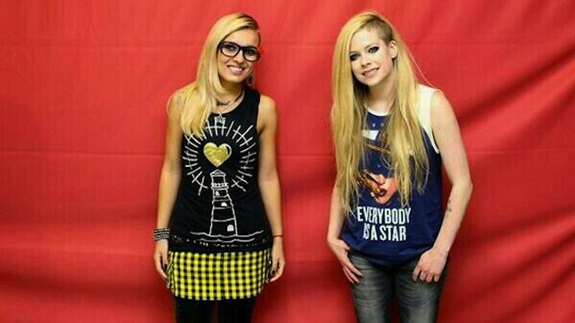 Avril Lavigne cobró alrededor de 400 dólares por fotografiarse con fans brasileños
